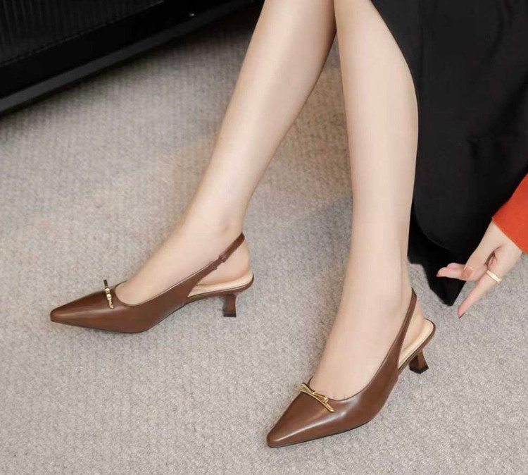 کفش مجلسی پاشنه سه سانت پشت باز برند بایلی کو کو کد۱-۵۸۶