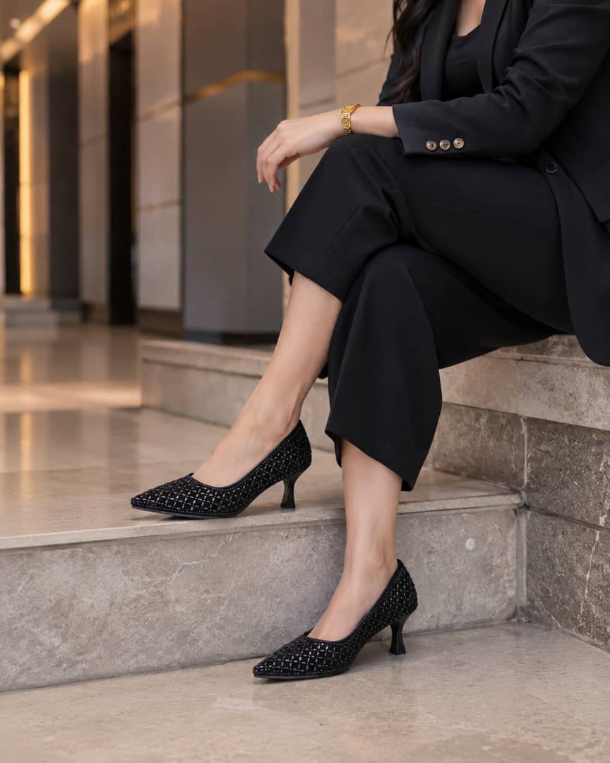 کفش مجلسی نگینی زنانه پاشنه پنج سانت رنگ مشکی و نقره ای کد۱-۹۸۰